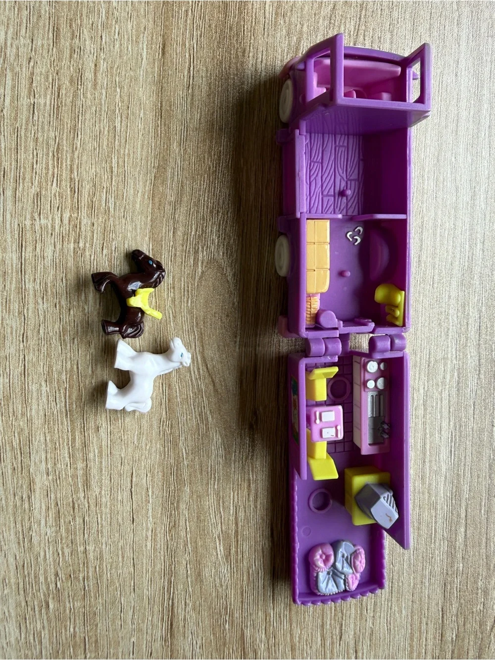 1994 Polly Pocket Stable on the go - vintage